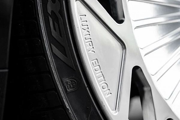 Фото дисков ST Wheels ST Luxury Полированный лак на Cadillac Escalade V