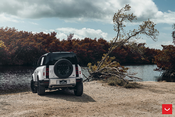 Фото дисков Vossen HF-7 Черный глянец на Land Rover Defender II