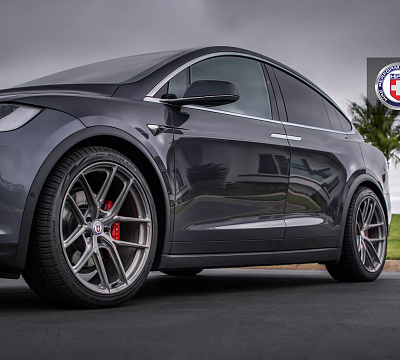 Фото дисков HRE P101SC на Tesla Model X