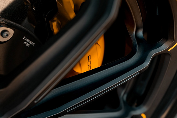 Фото дисков Brixton Forged R11-RS Сатиновый темный лак на Porsche Cayenne III