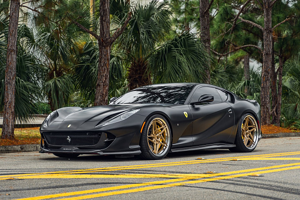 Фото дисков Anrky S3-X3 Глянцевое темное золото на Ferrari 812