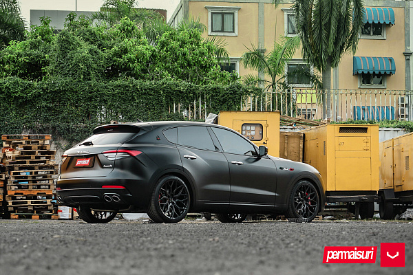 Фото дисков Vossen HF-2 Черный глянец на Maserati Levante