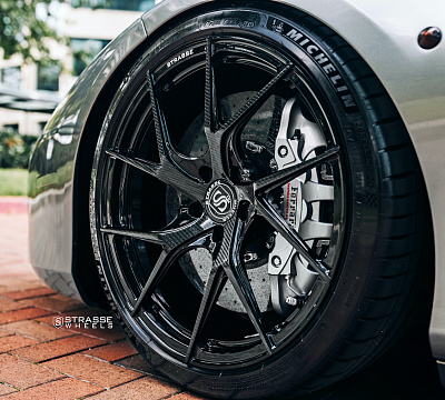 Фото дисков Strasse Wheels SM5RT Deep Concave Monoblock на Ferrari 488