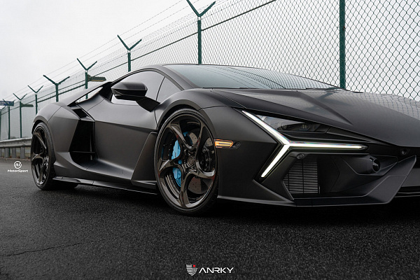 Фото дисков Anrky XR-205 Черный глянец на Lamborghini Revuelto