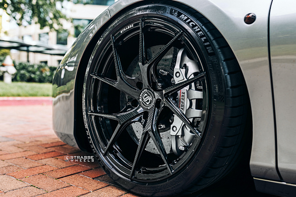 Фото дисков Strasse Wheels SM5RT Deep Concave Monoblock Другой цвет на Ferrari 488