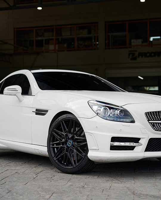 Фото дисков HF-7 Черный глянец на Mercedes-Benz SLK (R172)