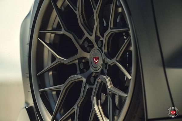 Фото дисков Vossen S17-01 (3-Piece) Сатиновый темный лак на Chevrolet Corvette C8