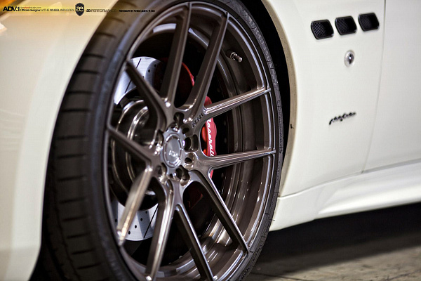 Фото дисков ADV.1 ADV5.0 M.V2 SL Глянцевый темный лак на Maserati GranTurismo I