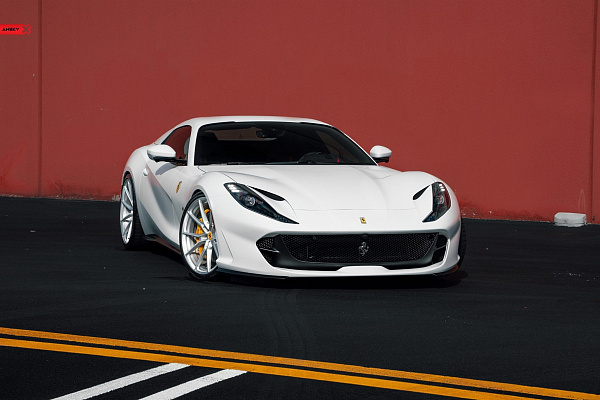 Фото дисков Anrky AN12 Глянцевый лак на Ferrari 812