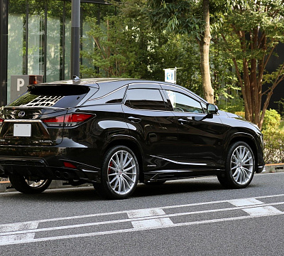 Фото дисков HRE P103 на Lexus RX IV