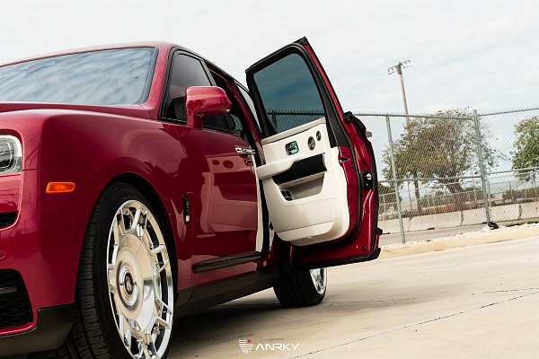 Фото дисков Anrky RF-177 Полированный лак на Rolls-Royce Cullinan