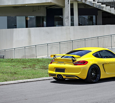 Фото дисков HRE 300 на Porsche Cayman II