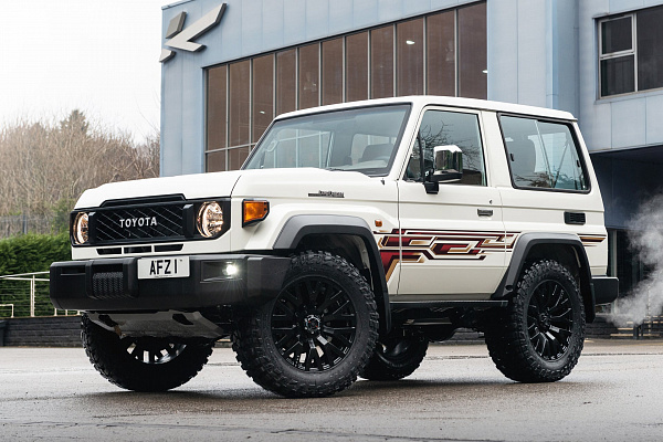 Фото дисков Kahn G22 DC Черный сатин на Toyota Land Cruiser 70