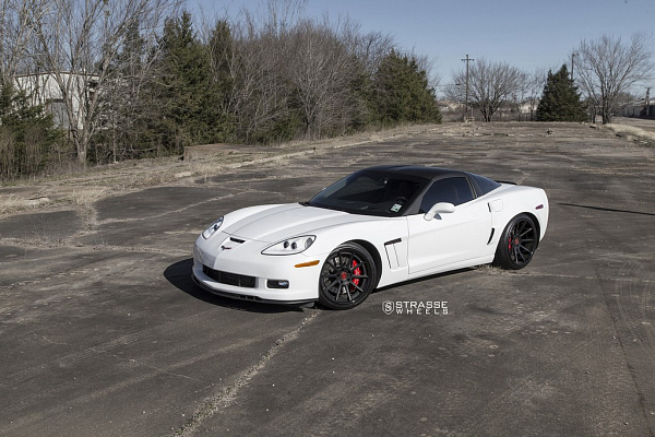 Фото дисков Strasse Wheels R10 Deep Concave Черный сатин на Chevrolet Corvette C6