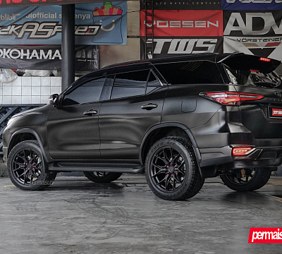 Фото дисков Vossen HF6-4 на Toyota Fortuner II