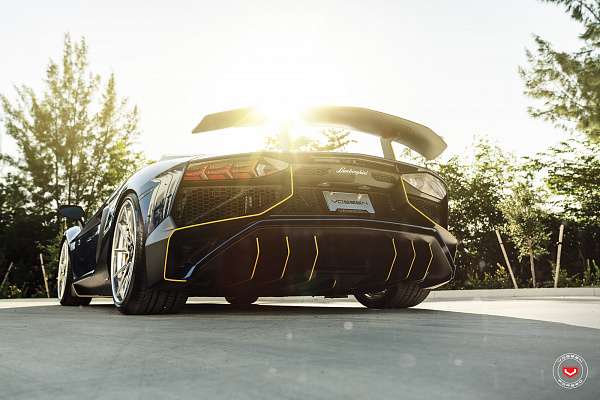Фото дисков Vossen EVO-2R (3-Piece) Полированный лак на Lamborghini Aventador
