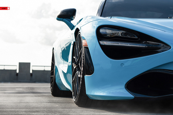 Фото дисков Anrky AN20 Глянцевый темный лак на McLaren 720S