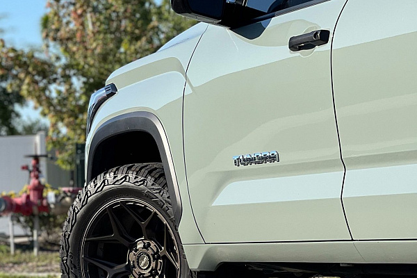 Фото дисков 4PLAY 4P06 Сатиновая бронза на Toyota Tundra III