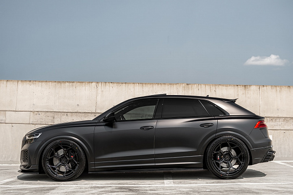 Фото дисков Radi8 R804 Черный глянец на Audi Q8