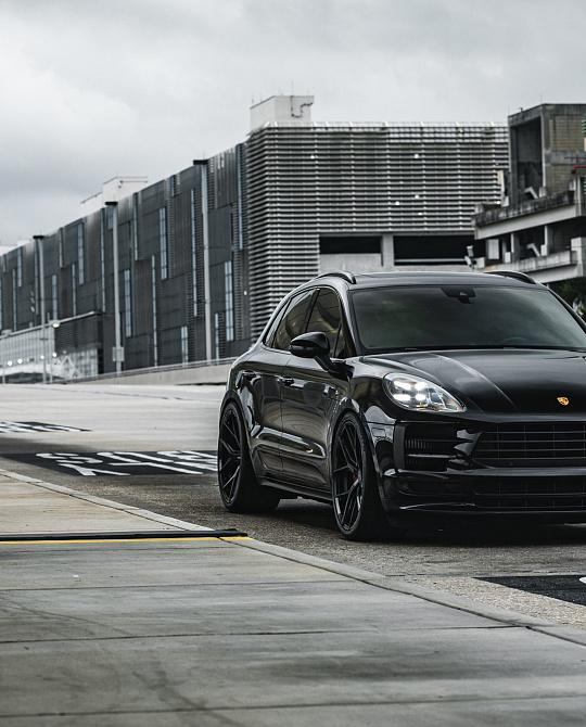 Фото дисков HF-5 Черный глянец на Porsche Macan I