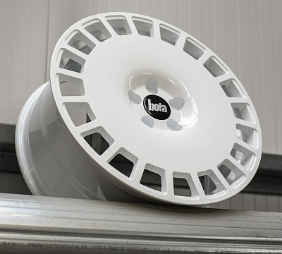 Bola B12
