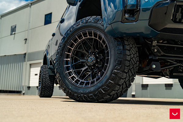 Фото дисков Vossen HFX-1 (8-Lug) Черный глянец на GMC Sierra IV