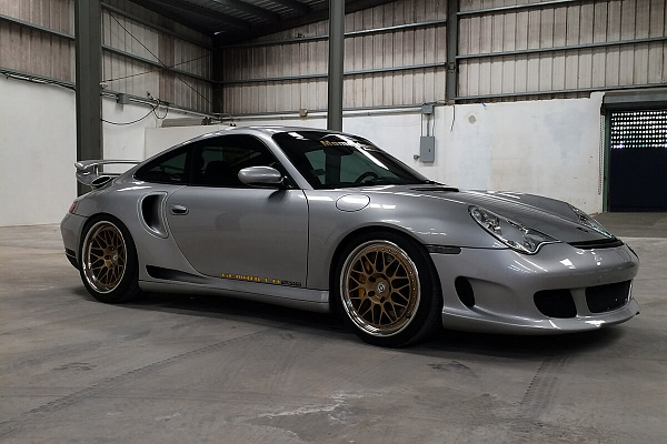Фото дисков HRE 300 Глянцевое темное золото на Porsche 911 V