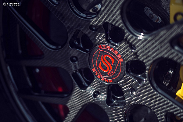 Фото дисков Strasse Wheels SM7T Deep Concave Другой цвет на Ferrari 488