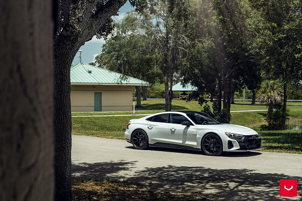 Фото дисков Vossen VFS-1 Черный сатин на Audi E-tron GT
