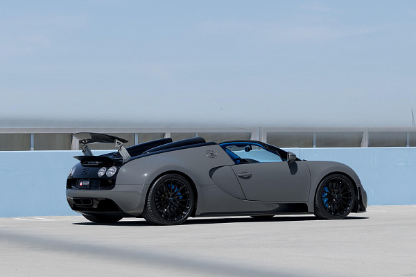 Фото дисков HRE P103SC Черный глянец на Bugatti Veyron