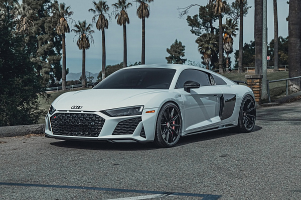 Фото дисков Brixton Forged FDE11 Черный глянец на Audi R8 (4S)