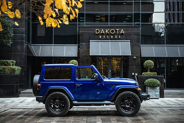 Фото дисков Kahn Mondial Retro Черный сатин на Jeep Wrangler IV (JL)