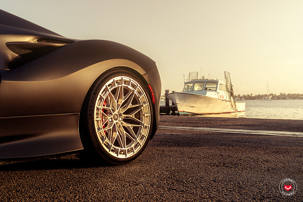 Фото дисков Vossen LC3-02 Глянцевый лак на Ferrari F8