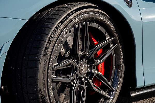 Фото дисков Strasse Wheels SV4-RS Deep Concave FS Черный сатин на Ferrari SF90