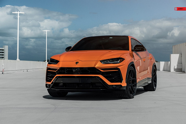 Фото дисков Anrky S1-X4 Черный глянец на Lamborghini Urus