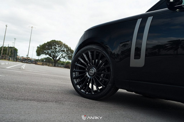 Фото дисков Anrky RF-182 Черный глянец на Land Rover Range Rover V