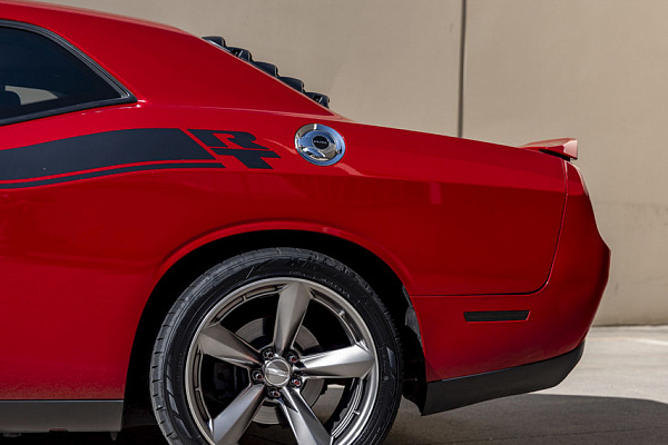 Фото дисков American Racing TTF Серебро на Dodge Challenger III