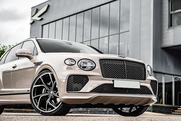 Фото дисков Kahn Type 54 Алмазная проточка на Bentley Bentayga