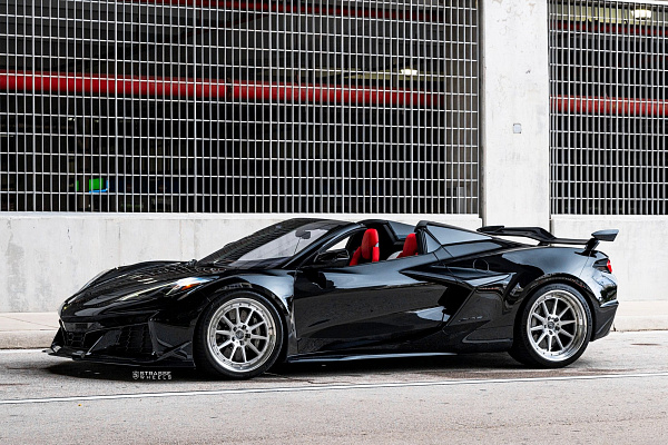 Фото дисков AL13 R10 Глянцевый лак на Chevrolet Corvette C8