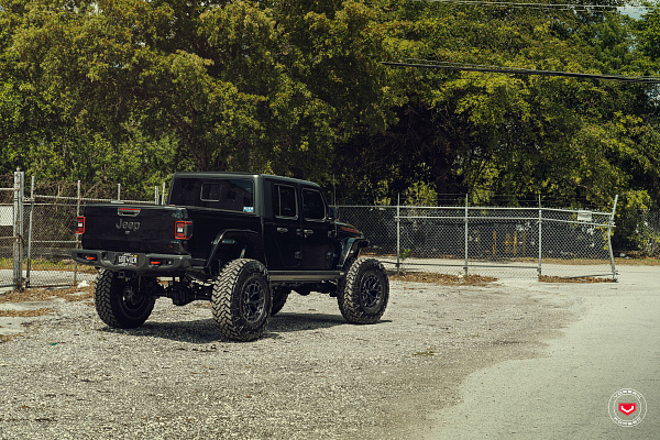 Фото дисков Vossen LC3-01 Черный сатин на Jeep Gladiator II (JT)