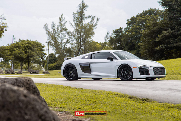 Фото дисков HRE S101SC Черный глянец на Audi R8 (4S)
