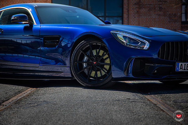 Фото дисков Vossen M-X2 Черный глянец на Mercedes-Benz AMG GT I