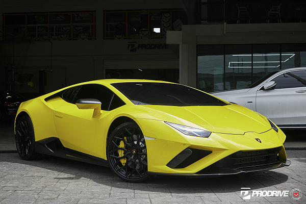 Фото дисков Vossen S17-01 Черный глянец на Lamborghini Huracan