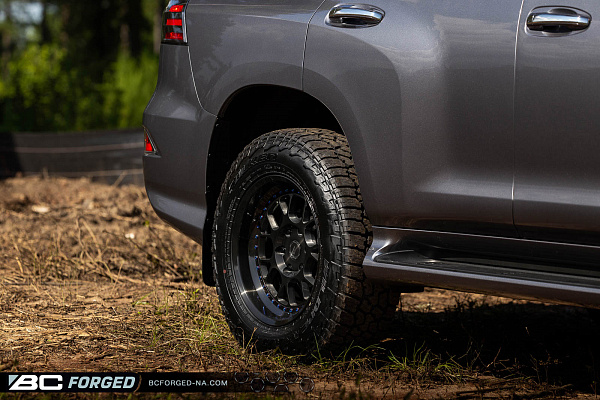Фото дисков BC Forged LE72 // MLE72 Глянцевый темный лак на Lexus GX II