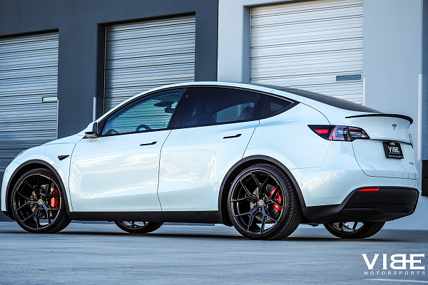 Фото дисков Vossen HF-5 Черный глянец на Tesla Model Y