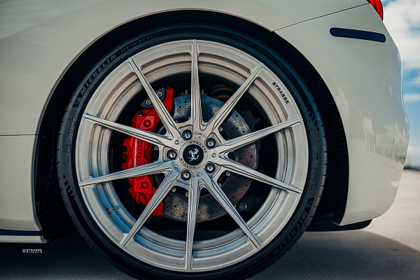 Фото дисков Strasse Wheels SV10 Deep Concave Duoblock Глянцевый лак на Ferrari 488