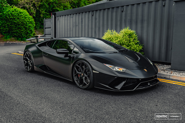 Фото дисков NOVITEC NL4 Черный глянец на Lamborghini Huracan