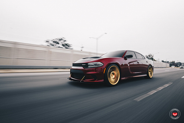 Фото дисков Vossen CG-204 Глянцевое золото на Dodge Charger VII