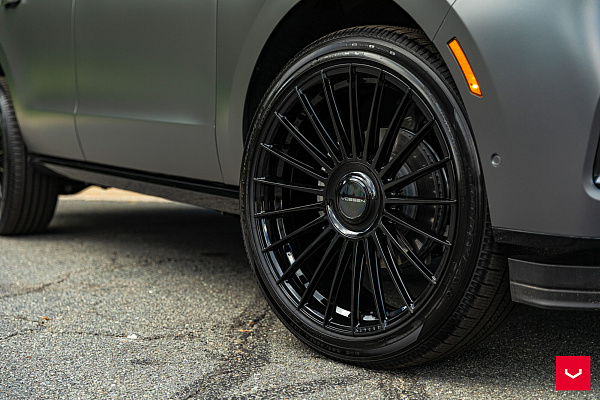 Фото дисков Vossen HF-8 Черный глянец на Lincoln Navigator V