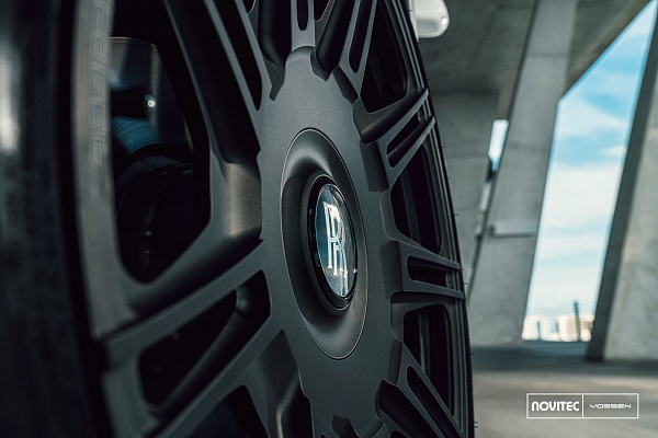 Фото дисков NOVITEC SP2 Сатиновый темный лак на Rolls-Royce Cullinan